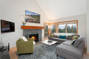 Painted Cliff 11 | Dog Friendly! Ski-In Ski-Out Benchlands Townhome w/ Hot Tub & Fireplace